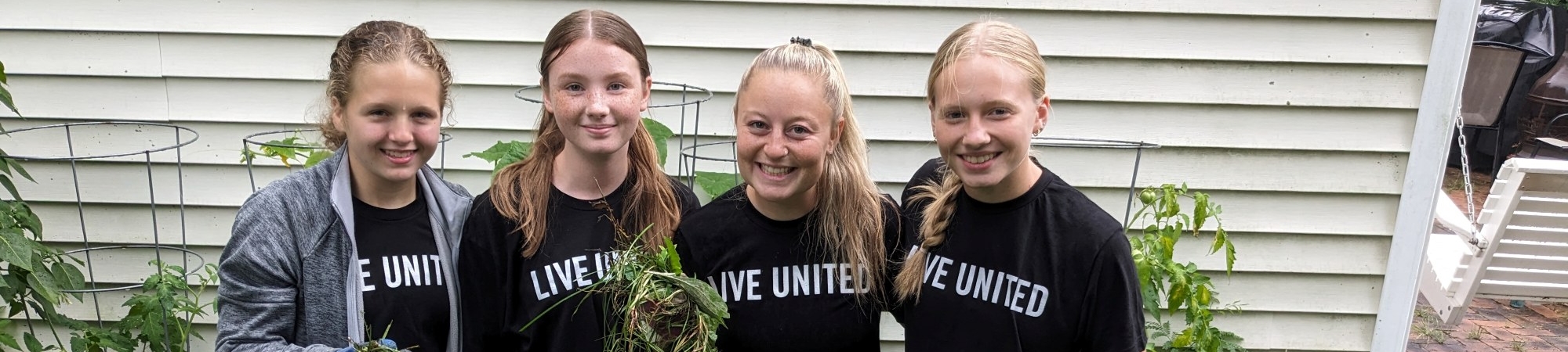 Youth volunteers lend a hand